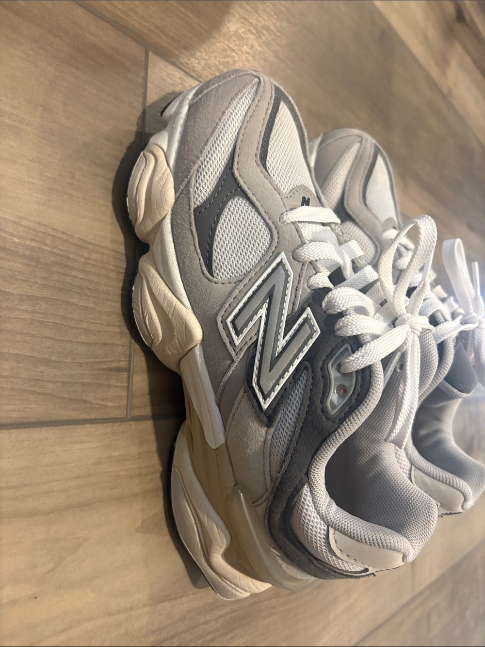 New Balance-Used Size 4 youth gradeschool - Picture 2 of 5